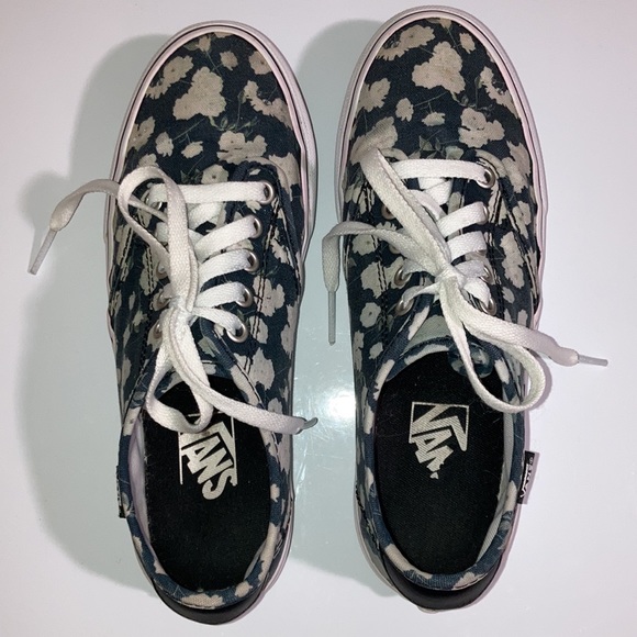 Sold 💌 Vans Sneakers - Picture 5 of 14